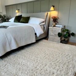 Super Soft Luxury Cream White Shaggy Rug -Kukoon Rugs Store Aspen Cream White Bedroom Shaggy Rug
