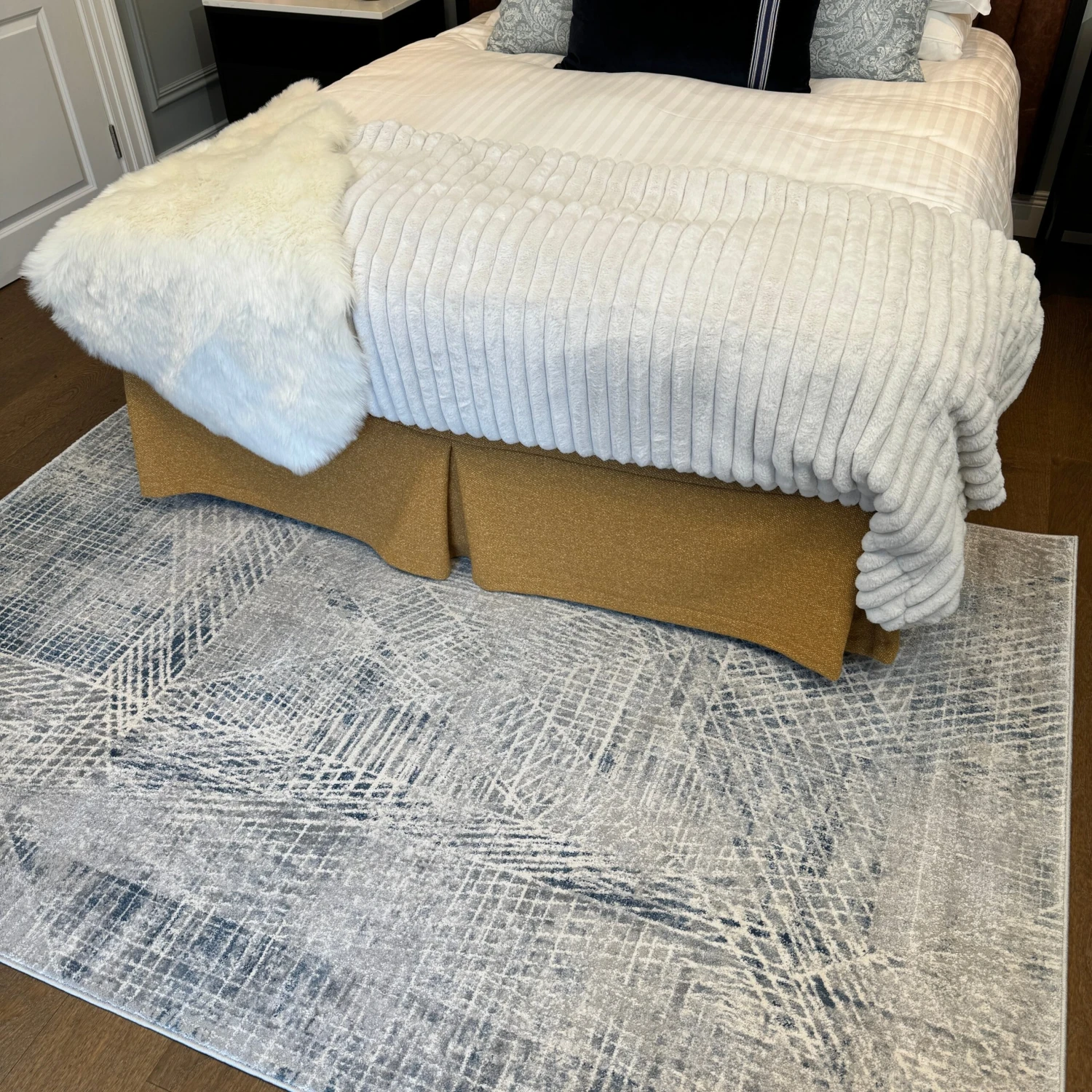 Modern Blue Distressed Abstract Living Room Rug - Astia 12 Modern Blue Distressed Abstract Living Room Rug - Astia - Image 10