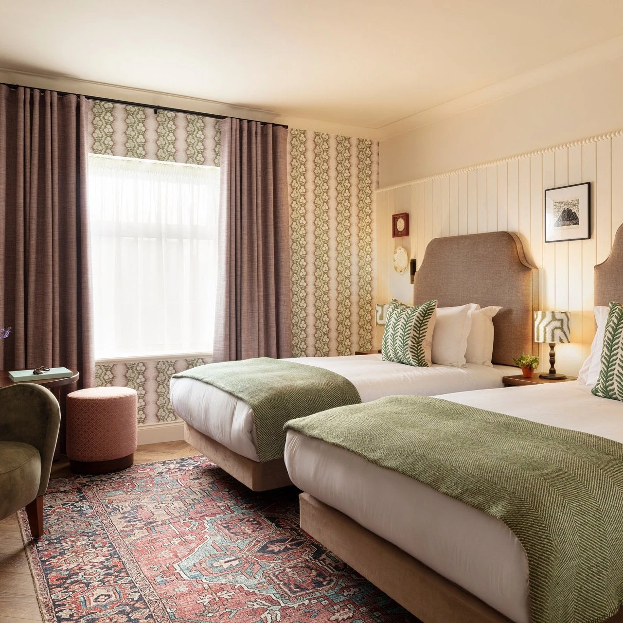 Flatwoven Washable Red Distressed Traditional Rug - Savanna 6 Flatwoven Washable Red Distressed Traditional Rug - Savanna - Image 4