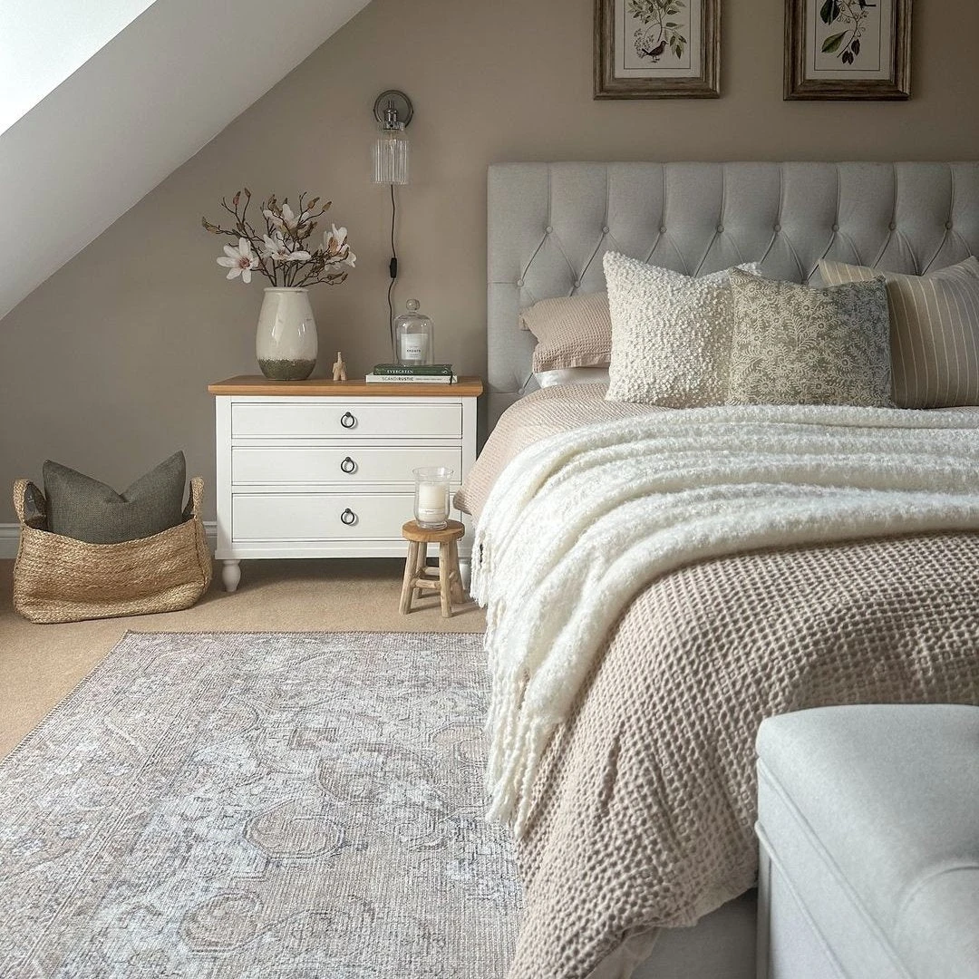 Flatwoven Washable Traditional Distressed Beige Rug - Zoe 6 Flatwoven Washable Traditional Distressed Beige Rug - Zoe - Image 4