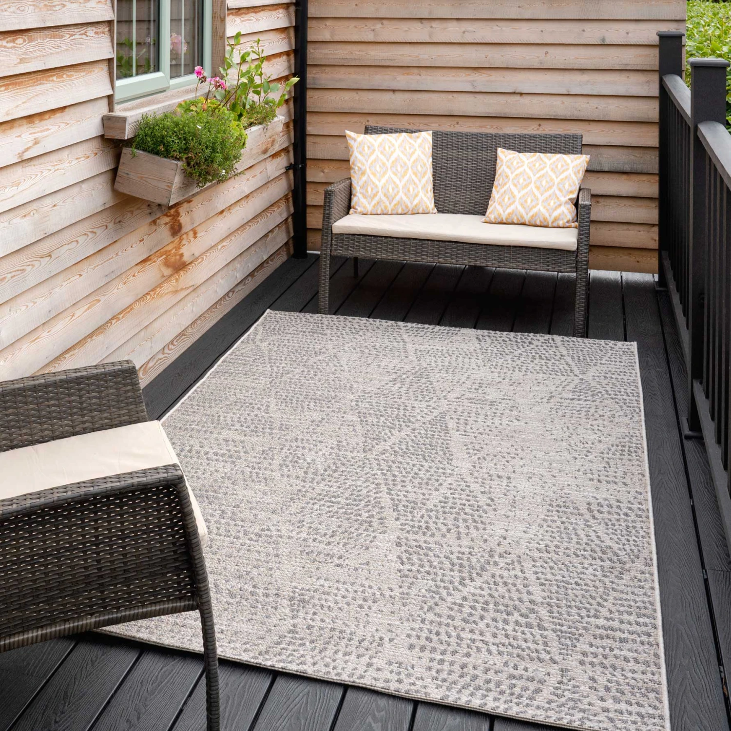 Diamond Grey Textured Flatweave Indoor Outdoor Area Rug - Pavillion 11 Diamond Grey Textured Flatweave Indoor Outdoor Area Rug - Pavillion - Image 9