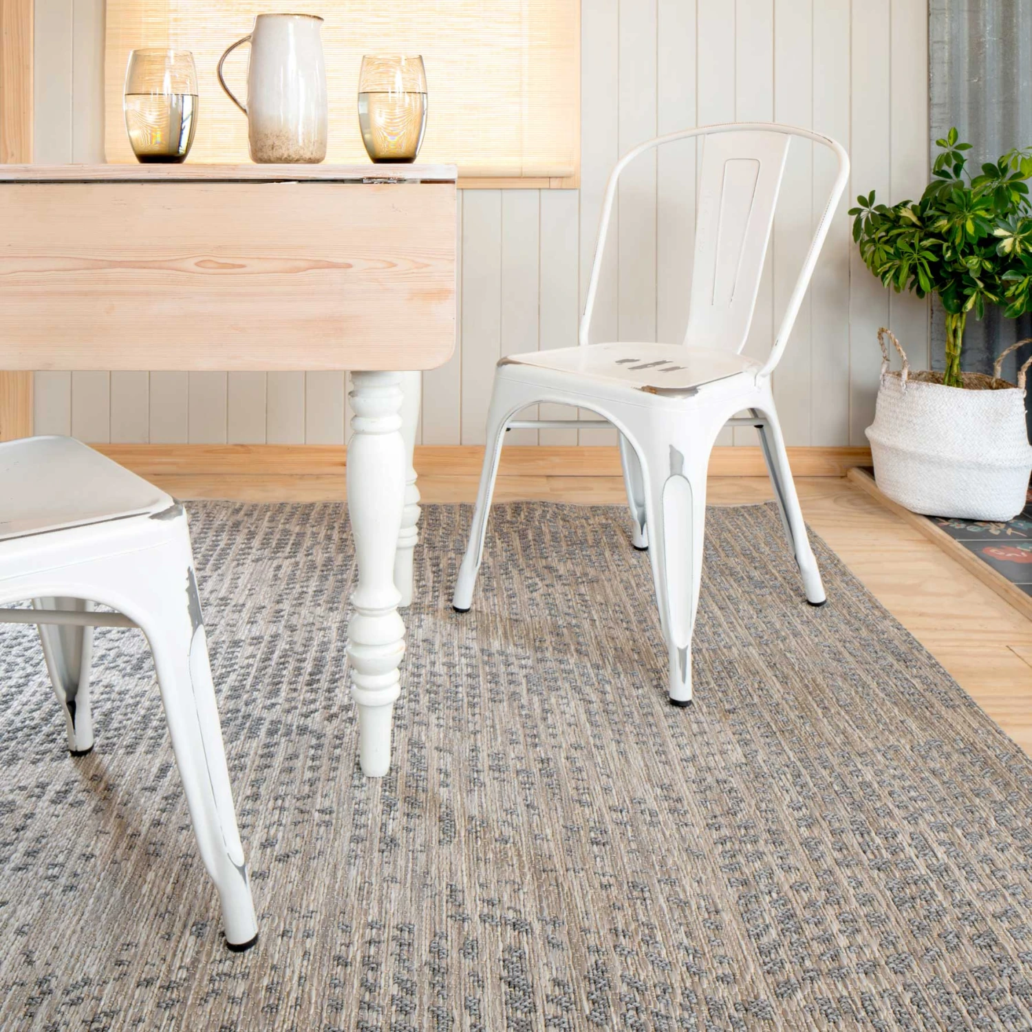 Diamond Grey Textured Flatweave Indoor Outdoor Area Rug - Pavillion 6 Diamond Grey Textured Flatweave Indoor Outdoor Area Rug - Pavillion - Image 4