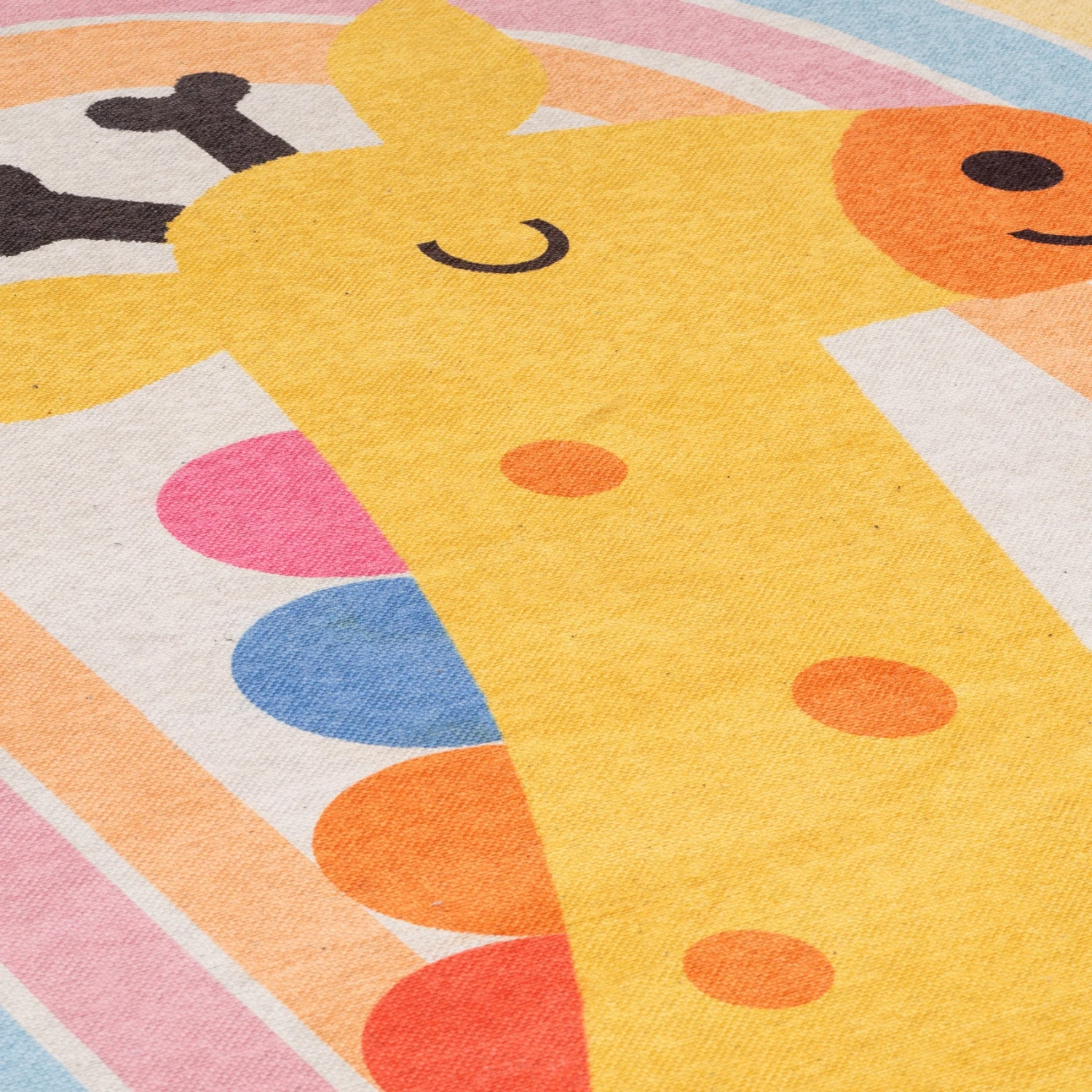 Flatwoven Washable Colourful Giraffe Kids Rug - Geraldine 5 Flatwoven Washable Colourful Giraffe Kids Rug - Geraldine - Image 3